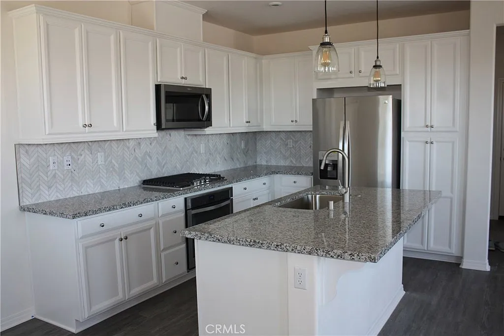 3 bed, 2.5 bath, 1962 sqft, $4,950 — Photo 3