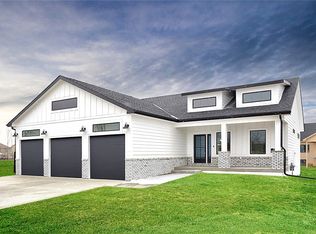 5010 147th St, Urbandale, IA 50323