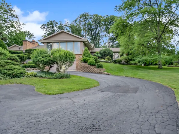 8521 S Cherokee Rd, Palos Park, IL 60464