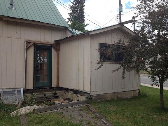2nd image of 221 Cypress St