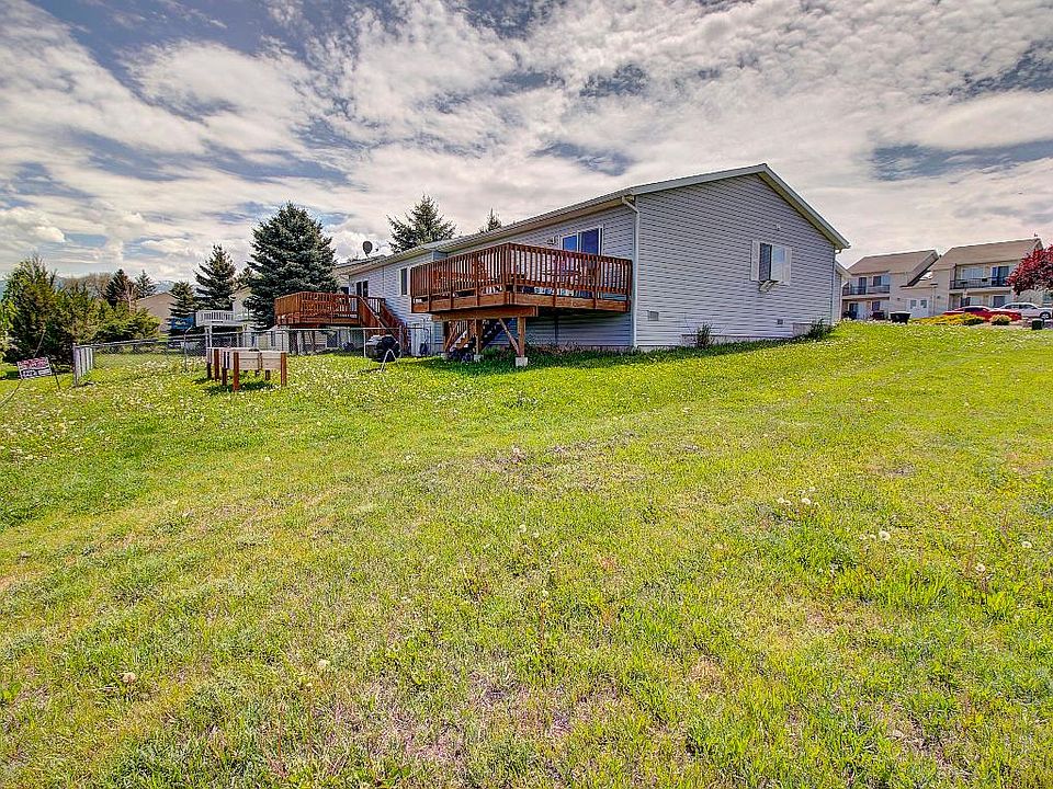 1st image of 8 A Ave W