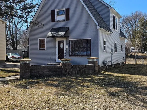 516 12th St SW, Willmar, MN 56201