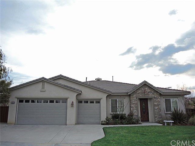 Single Story 2891 Sq. Ft. 4Bd 1/4 acre corner lot on a cul-de-sac with pool.