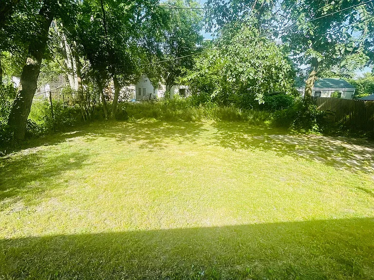 1217 Allen St — Photo 11