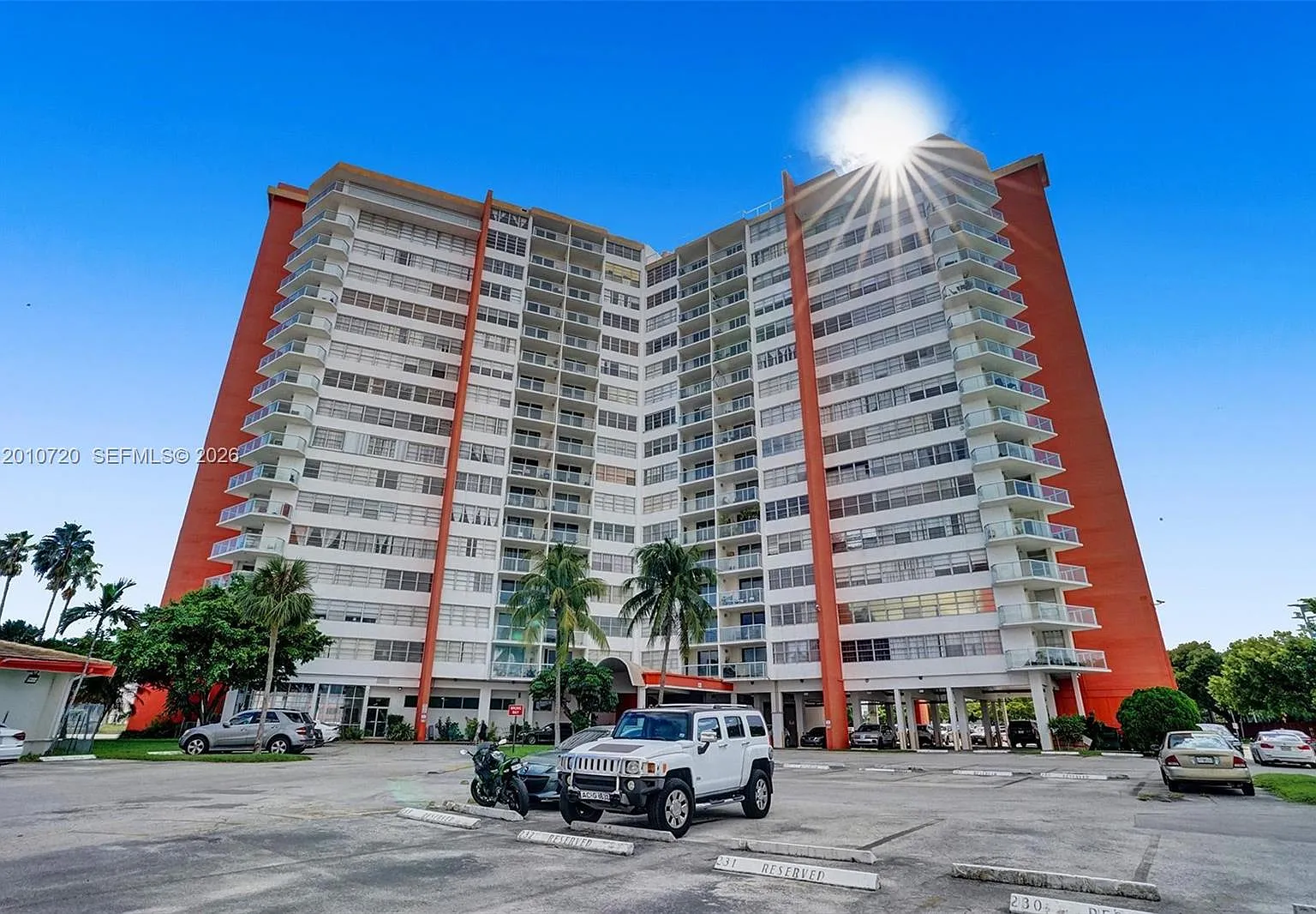 Buckley Towers Condo - Ea — Photo 2