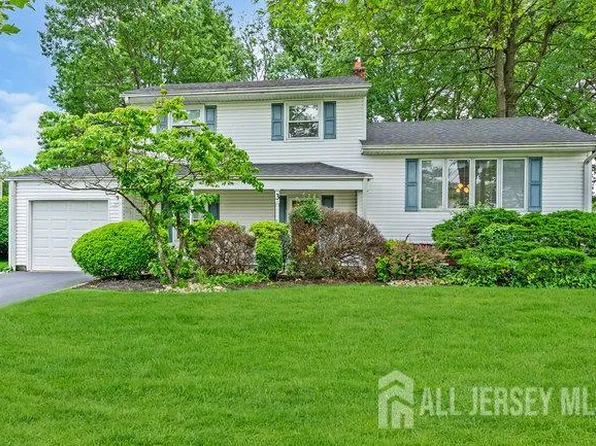 3 Topaz Ln, Iselin, NJ 08830