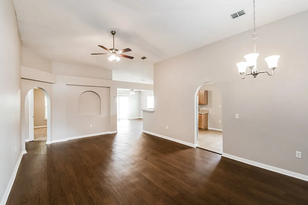 4 bed, 2.0 bath, 1874 sqft, $2,830 — Photo 4