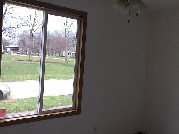 3rd image of 827 Laharpe St