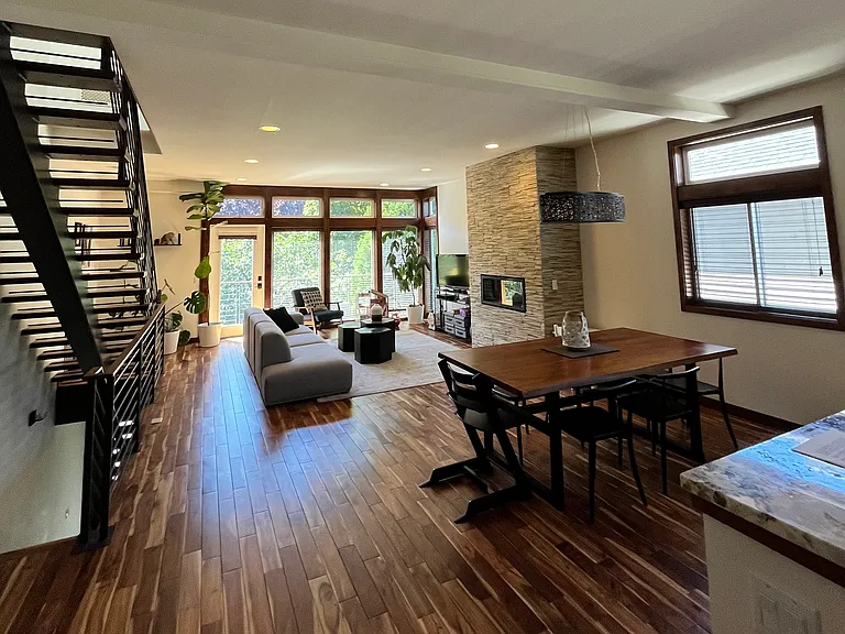 4526A 41st Ave SW — Photo 5