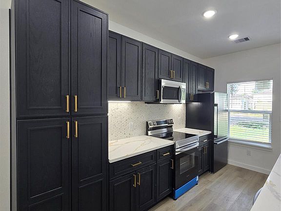 4th image of 715 Rosedale St