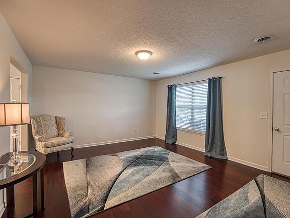 3rd image of 138 Yarrow Dr