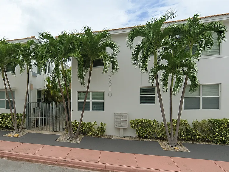 7610 Byron Ave Miami Beach, FL 33141 — Photo 2