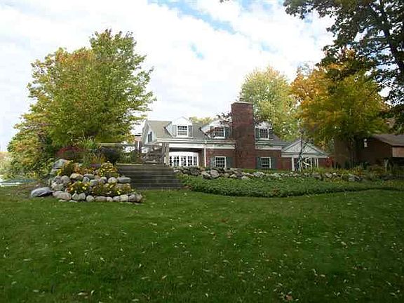 2nd image of 3333 Greenleaf Blvd