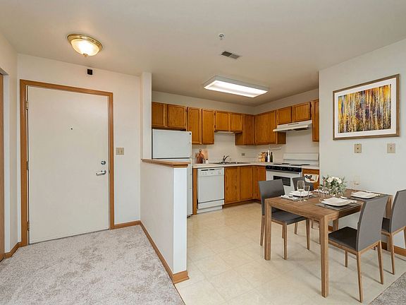 2nd image of 605 Barrington Ave APT 224