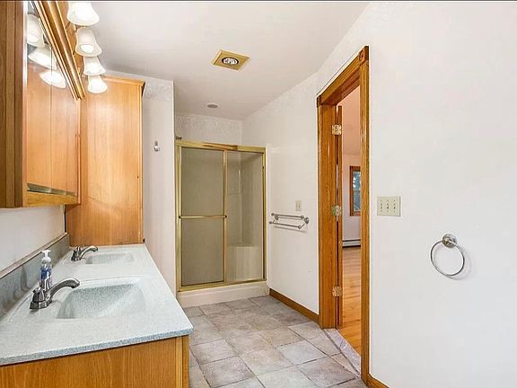 5th image of 16119 Knobhill Dr