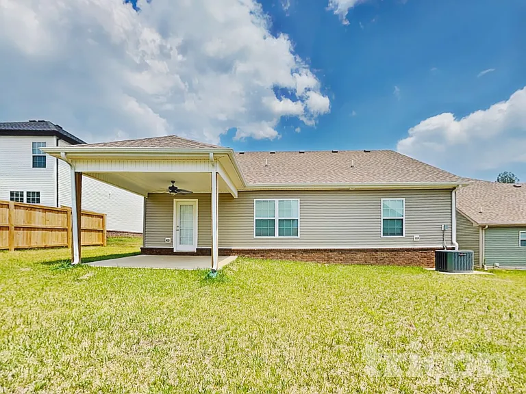 1093 Whitney Dr — Photo 15