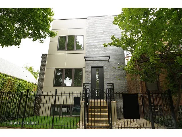 2626 W Wellington Ave photo 1