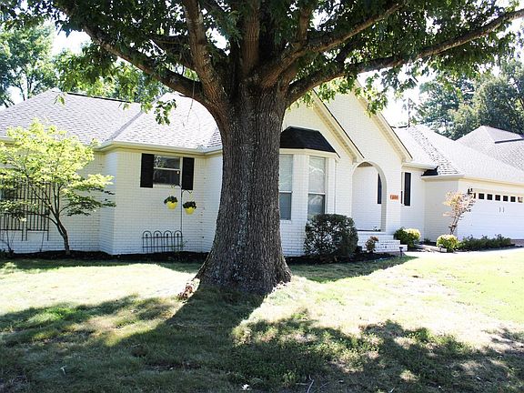 3rd image of 604 Pin Oak Dr