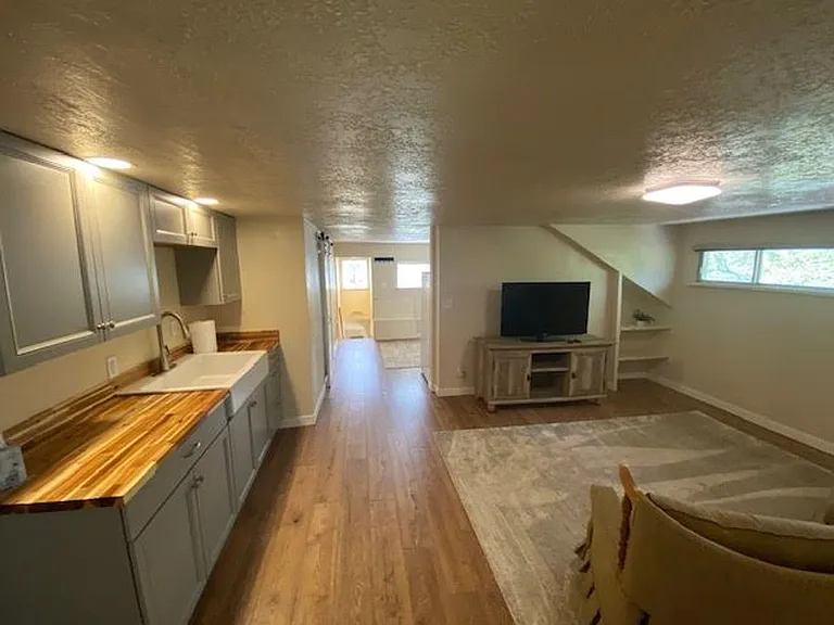 20 N Main St — Photo 11