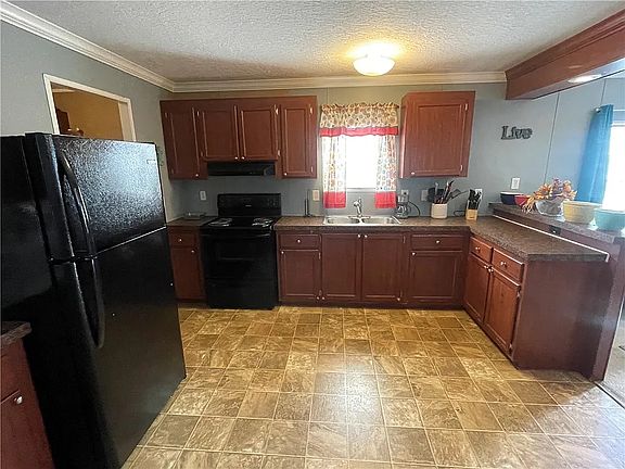 2nd image of 115 Oak Knoll Dr