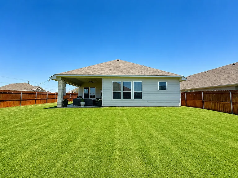 8117 Smoke Creek Ln — Photo 33