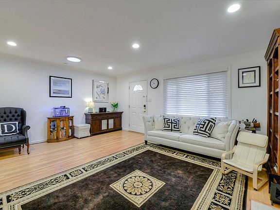 5th image of 1670 Meadowlark Ln