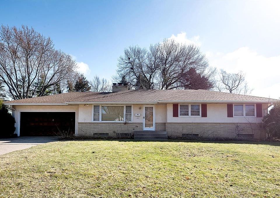 1st image of 136 20th Ave N