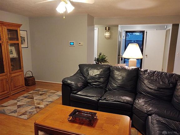 4th image of 6035 Honeygate Dr