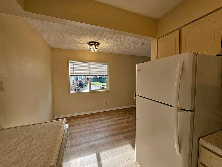 Sunset Apartments — Photo 19