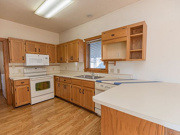5th image of 1011 N Ave