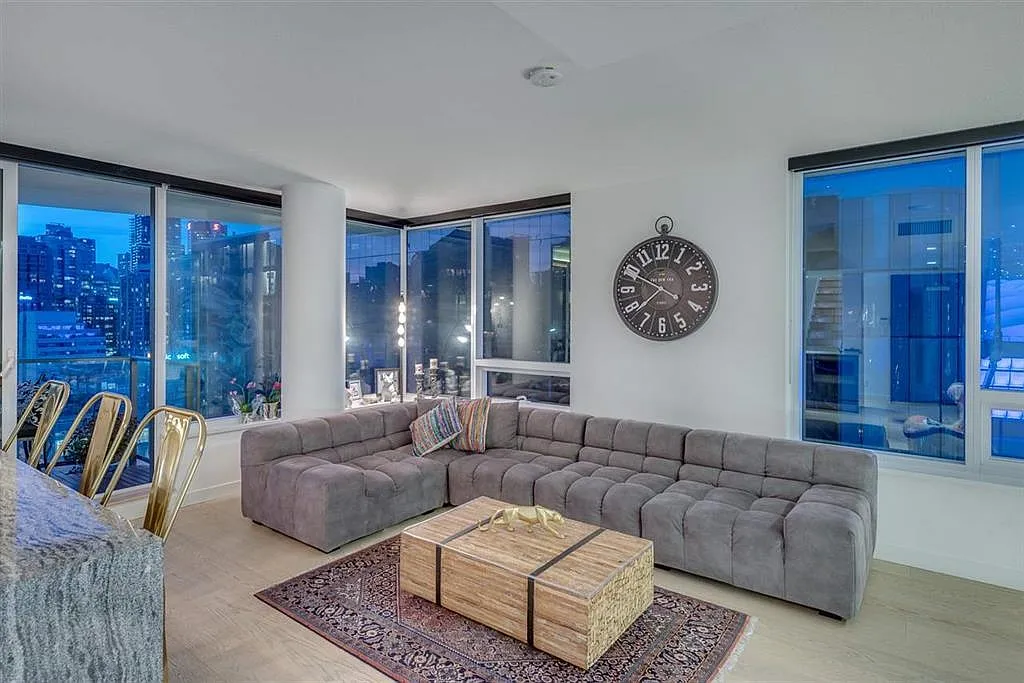 3 bed, 2240 sqft, $12,000 — Photo 3