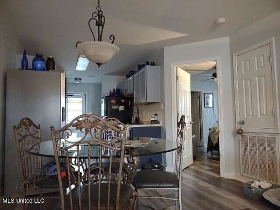 4th image of 17211 Avondale Cir