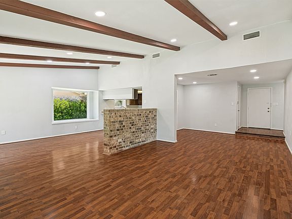 5th image of 421 Goldfinch Dr