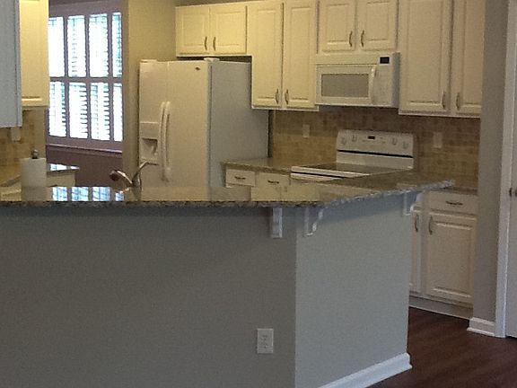 5th image of 412 Stonewood Dr