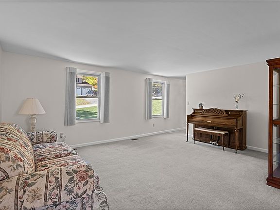 5th image of 997 Willow Glen Dr