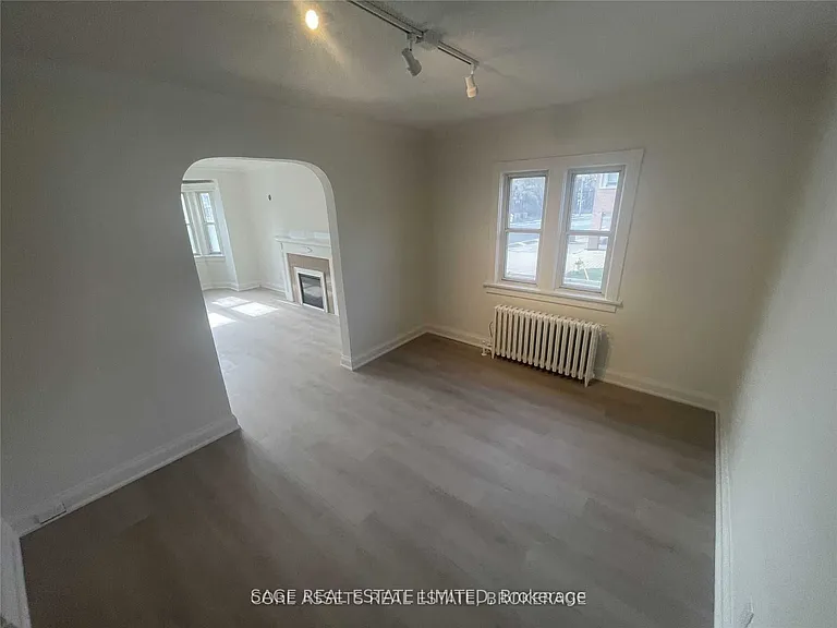 1083 Avenue Rd #4 — Photo 13