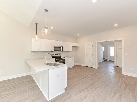 3rd image of 105 Annleeken Dr