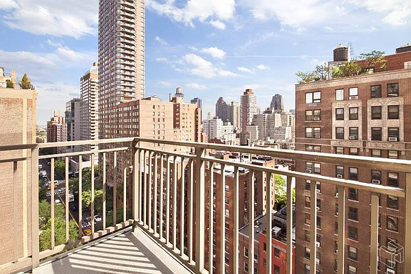 Rented by Halstead Real Estate | media 21