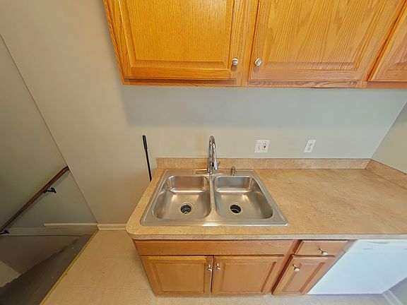 5th image of 155 Welts St #155
