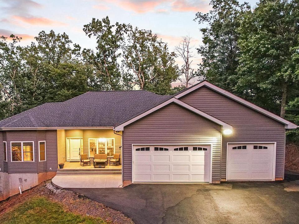 1st image of 272 Dickinson Dr