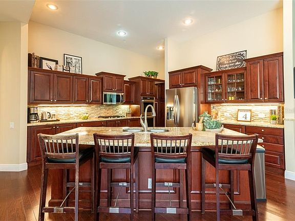 4th image of 10563 Greencrest Dr