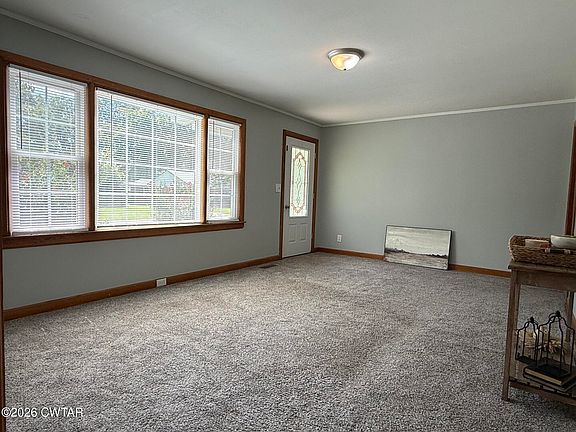 4th image of 636 Foster St