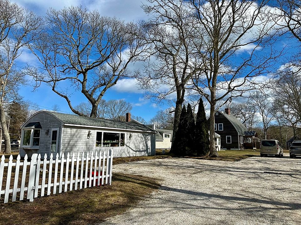 2nd image of 18 Towanticut Oaks Blfs