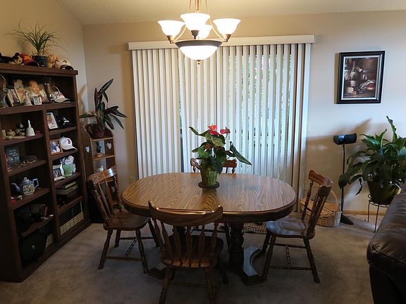 2nd image of 15704 Alpine Cir