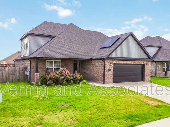 931 E Skyline Loop, Centerton, AR 72719
