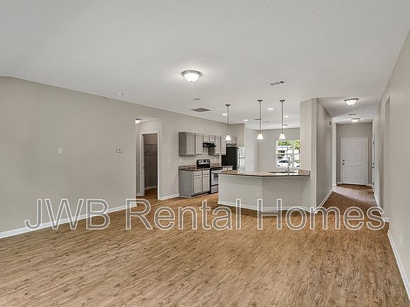 4th image of 10351 Pinehurst Dr