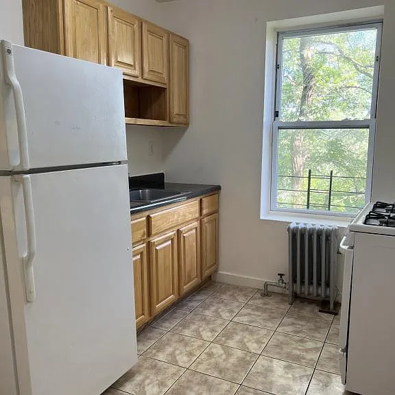 54 Saratoga Ave — Photo 2