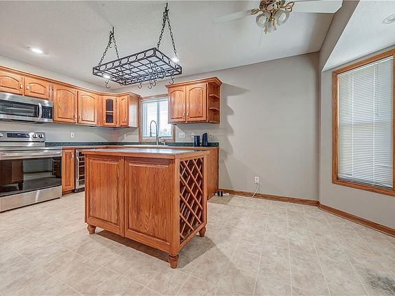5th image of 408 Hillbrook Dr