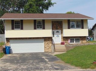404 Oakwood Dr, Troy, IL 62294