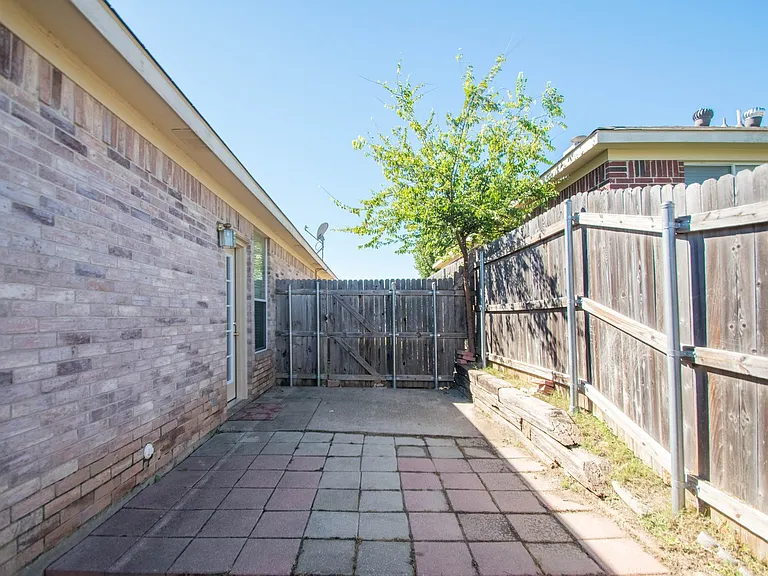 6316 Downeast Dr — Photo 25